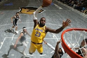 2K突破扣篮能力值仅89！美媒：詹姆斯在篮下依旧完美 至少应该95