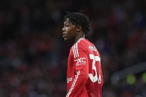 记者：预计曼联不会签新中场 库尼亚芒特受伤梅努离队可能性很小