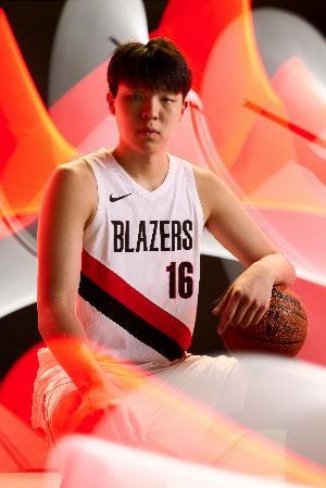 和克林根的化学反应？杨瀚森回记者：去告诉比卢普斯我们要打双塔