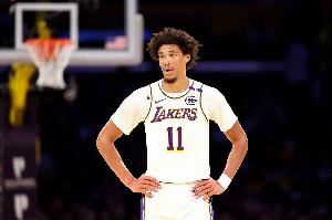 海斯：现在我的身体明显更结实了 我希望能完全利用我的运动能力