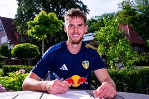 斯塔赫：纳帅尚未明确告知他需要我踢6号位，但这个位置我也能踢