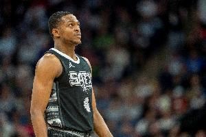 队记：福克斯因腿筋伤势大概率无法在常规赛揭幕战前复出