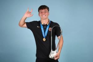 世体：巴萨18岁中场胡安-埃尔南德斯合同将到期，巴黎有意免签